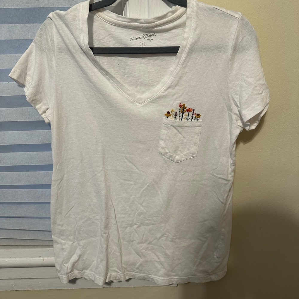 Universal Thread White V-Neck Tee with Floral Pocket